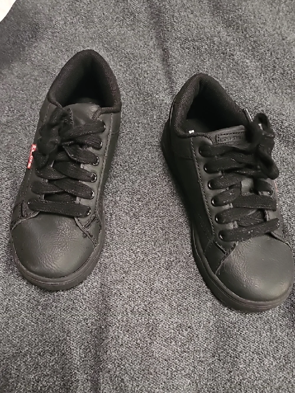 Levi's Men's Black Low-Top Casual Sneakers with Red Tab - Picture 3 of 10